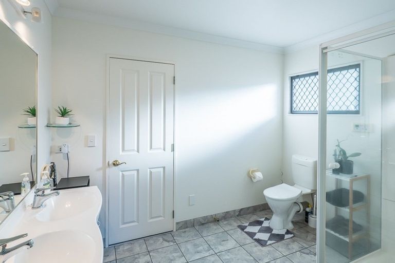 Photo of property in 4 Lorna Irene Drive, Raumati South, Paraparaumu, 5032