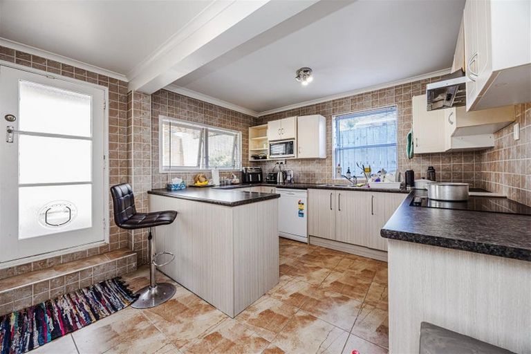 Photo of property in 9 Malvina Place, Bucklands Beach, Auckland, 2014