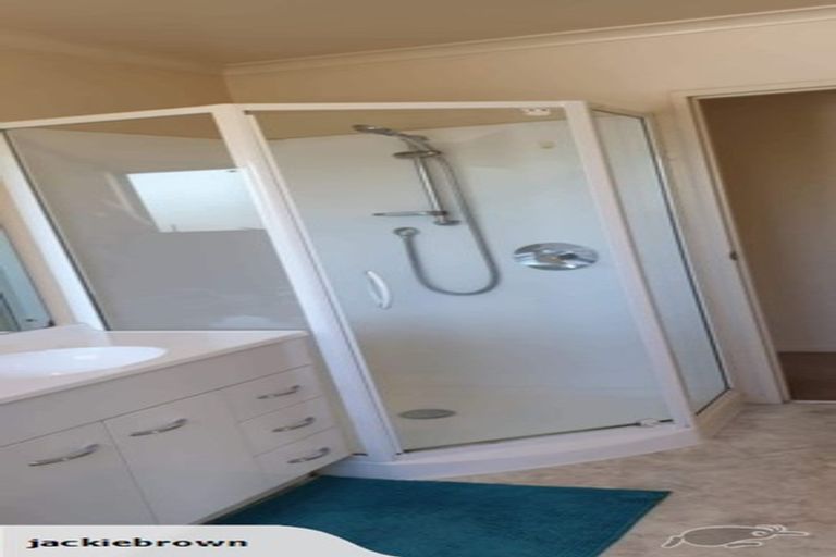 Photo of property in 1/4 Charlenne Close, Ranui, Auckland, 0612