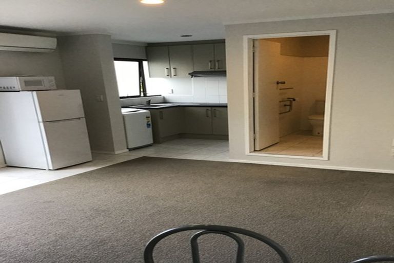 Photo of property in 25 Tobruk Crescent, Milford, Auckland, 0620