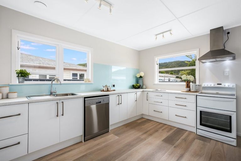 Photo of property in 76 Peel Place, Wainuiomata, Lower Hutt, 5014