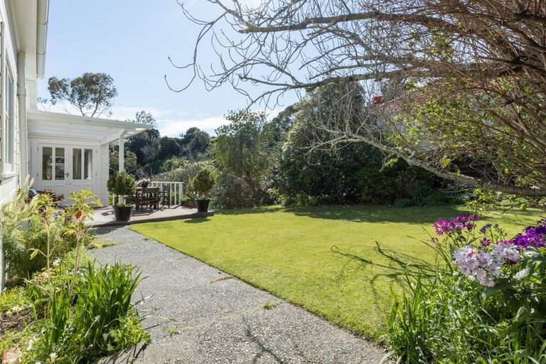 Photo of property in 43 May Avenue, Hospital Hill, Napier, 4110