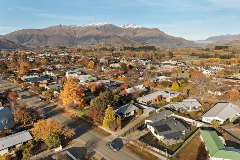 Photo of property in 10 Adamson Drive, Arrowtown, 9302