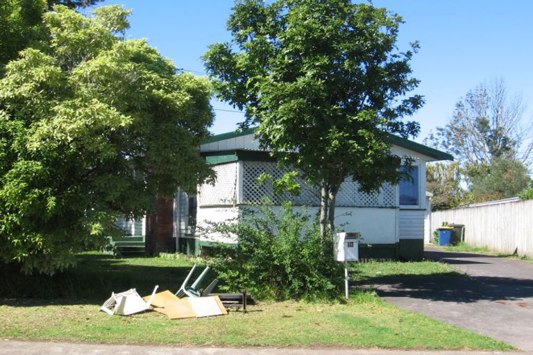 Photo of property in 96 Cobham Crescent, Kelston, Auckland, 0602