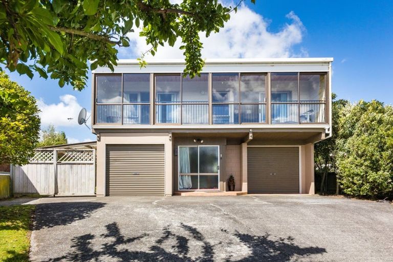 Photo of property in 4 Papawai Place, Milson, Palmerston North, 4414
