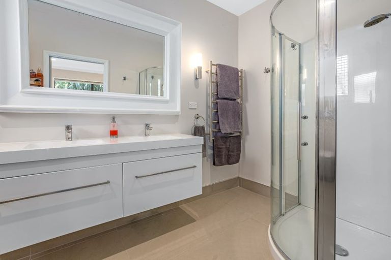 Photo of property in 39 Saunders Close, Whitby, Porirua, 5024