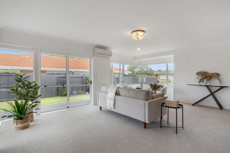 Photo of property in 35 Dalton Drive, Papamoa Beach, Papamoa, 3118