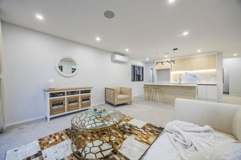 Photo of property in 254a Whangaparaoa Road, Red Beach, 0932
