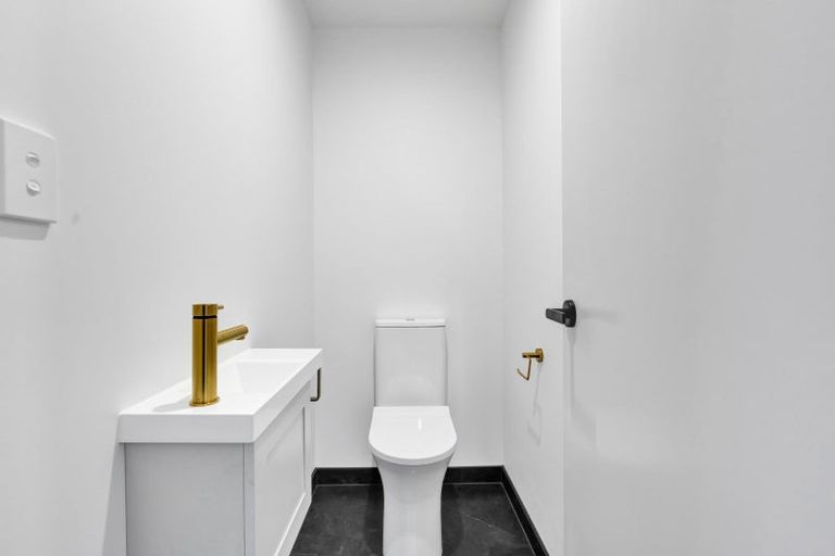 Photo of property in 74 Turuturu Road, Hawera, 4674