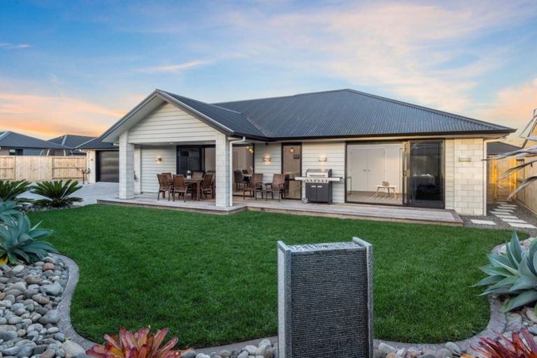 Photo of property in 53 Kahuparere Crescent, Pyes Pa, Tauranga, 3112