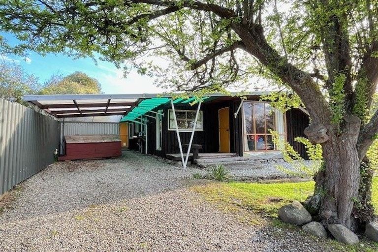 Photo of property in 8 Greenwich Street, Waihola, Milton, 9073