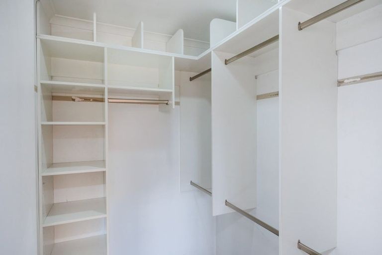 Photo of property in 15 Orlando Way, Kelvin Grove, Palmerston North, 4414