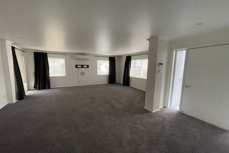 Photo of property in 16 River Road, Te Atatu Peninsula, Auckland, 0610