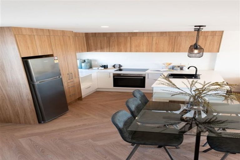 Photo of property in 2/11 Lewis Road, Pakuranga, Auckland, 2010