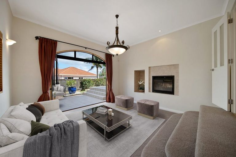 Photo of property in 25 Brooke Ridge Rise, East Tamaki Heights, Auckland, 2016