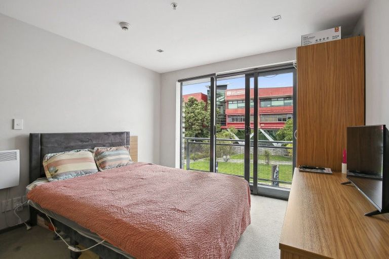 Photo of property in Dual Apartments, 210/142 Vivian Street, Te Aro, Wellington, 6011