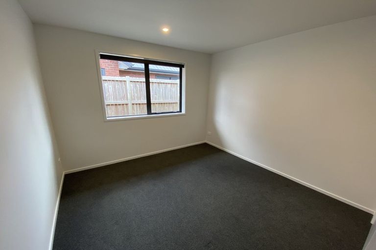 Photo of property in 1 Clifford Close, Leamington, Cambridge, 3432