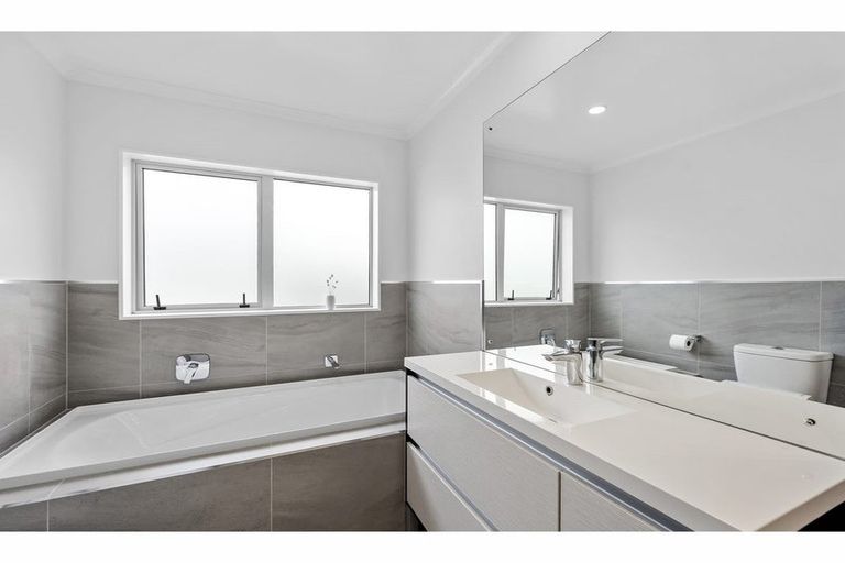 Photo of property in 29 Mettam Drive, Swanson, Auckland, 0614