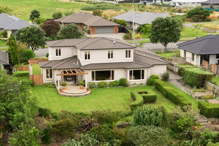 Photo of property in 144 Pacific Drive, Fitzherbert, Palmerston North, 4410