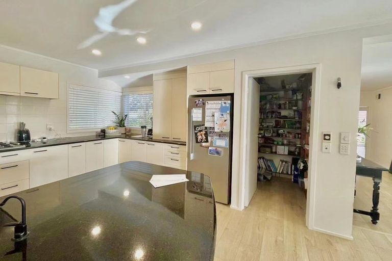 Photo of property in 10 Dodson Avenue, Milford, Auckland, 0620