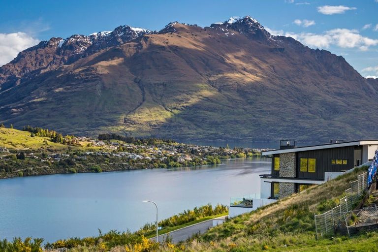 Photo of property in 2 Lynch Lane, Queenstown Hill, 9300