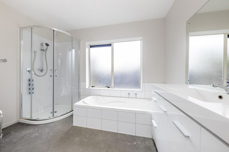 Photo of property in 4c Sheriff Place, Randwick Park, Auckland, 2105