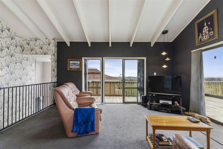 Photo of property in 1/15 Gwenand Place, Botany Downs, Auckland, 2010