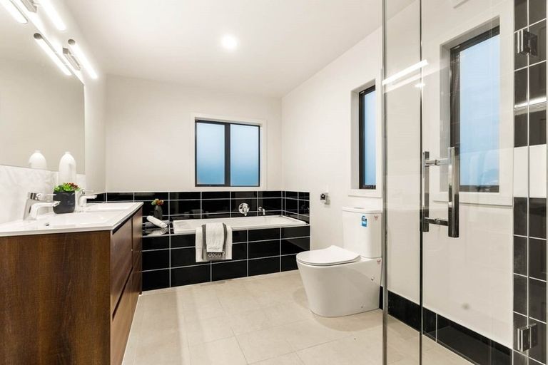 Photo of property in 45a Forrest Hill Road, Milford, Auckland, 0620