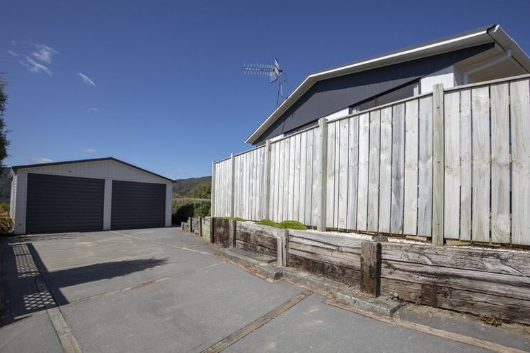 Photo of property in 20 Fenchurch Grove, Stokes Valley, Lower Hutt, 5019