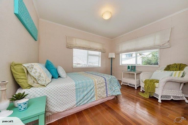 Photo of property in 1/16 Onewa Road, Northcote Point, Auckland, 0627