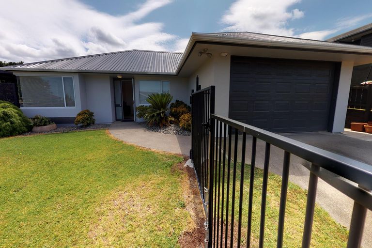Photo of property in 1/2 Calluna Crescent, Totara Heights, Auckland, 2105