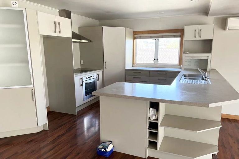 Photo of property in 14 Lyttelton Avenue, Forrest Hill, Auckland, 0620