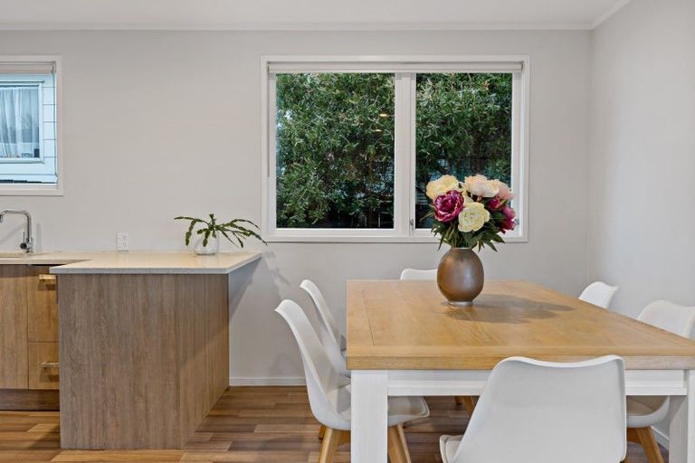 Photo of property in 26 Arlette Place, Massey, Auckland, 0614