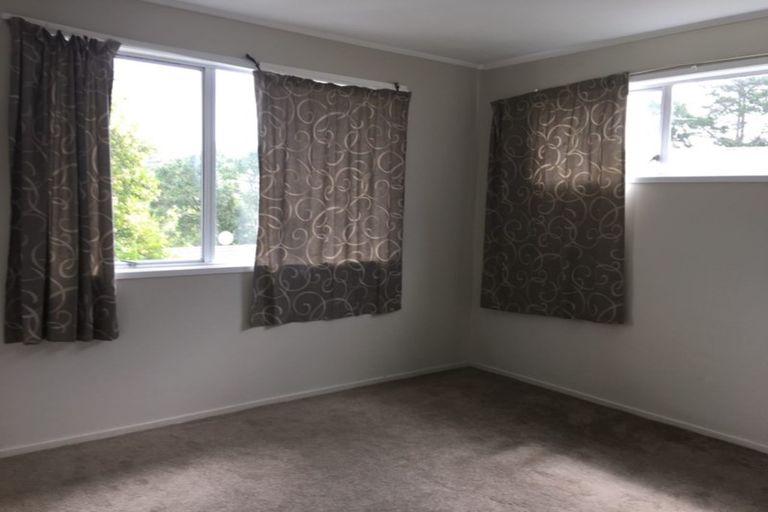 Photo of property in 21 Finn Place, Totara Vale, Auckland, 0629