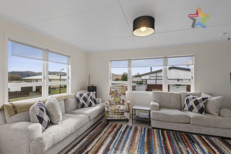 Photo of property in 27 Mossburn Grove, Kelson, Lower Hutt, 5010