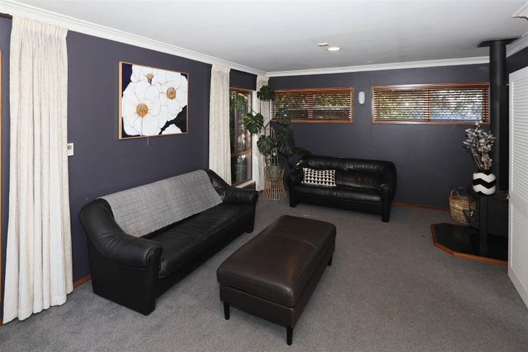 Photo of property in 2 Vista Place, Kawaha Point, Rotorua, 3010
