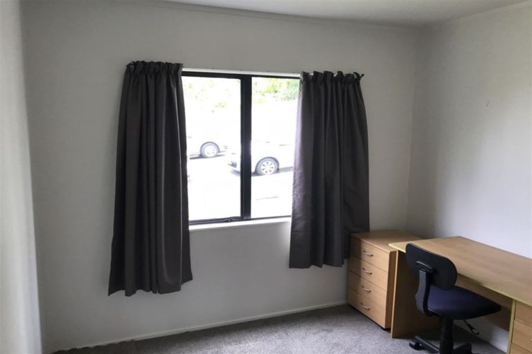 Photo of property in 2/9a Kitewao Street, Northcote, Auckland, 0627