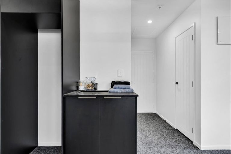 Photo of property in 6 Oliver O'leary Way, Westown, New Plymouth, 4310