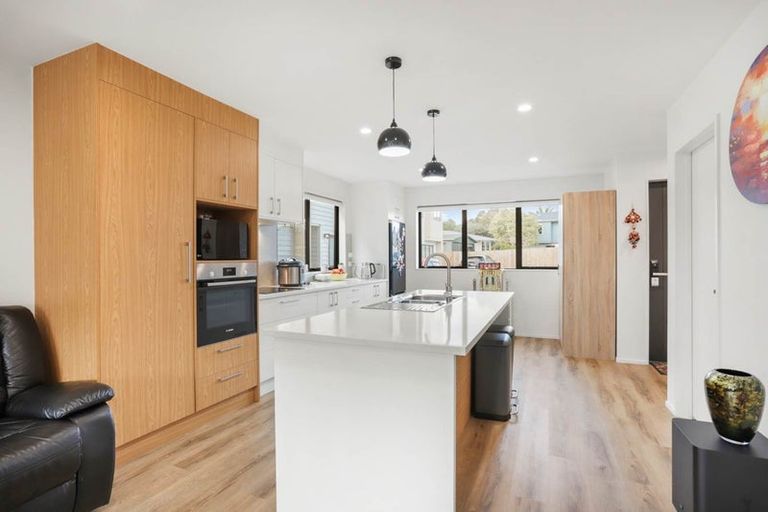 Photo of property in 8/25 Vodanovich Road, Te Atatu South, Auckland, 0610