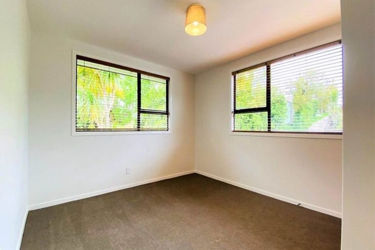 Photo of property in 2/6 Cresta Avenue, Beach Haven, Auckland, 0626