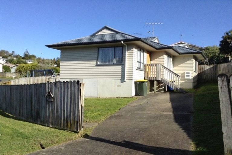 Photo of property in 17 Maywood Crescent, Glen Eden, Auckland, 0602