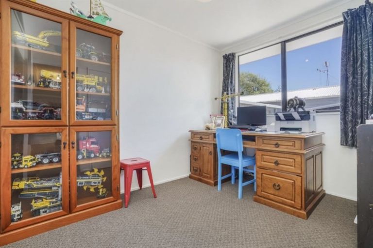 Photo of property in 18 Lloyd Drive, Nawton, Hamilton, 3200