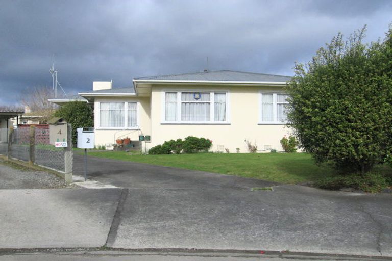 Photo of property in 4 Droylsden Place, Palmerston North, 4410