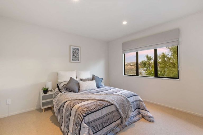 Photo of property in 4/42 Fields Parade, Oteha, Auckland, 0632