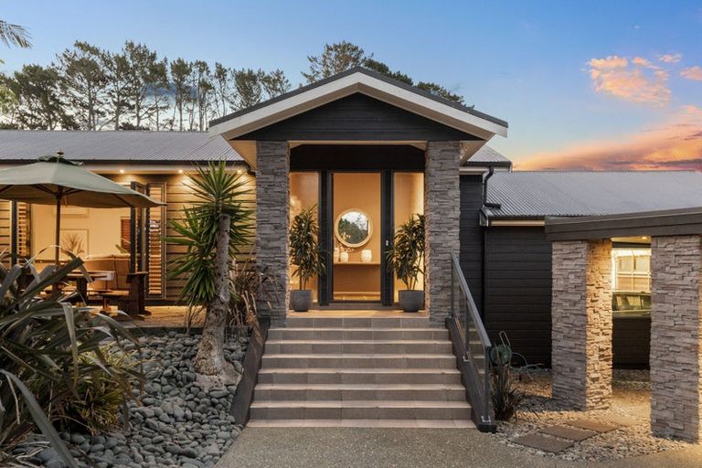 Photo of property in 97 Shaw Road, Oratia, Auckland, 0604