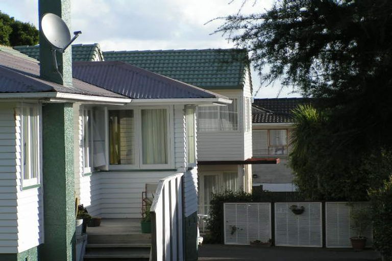 Photo of property in 2/4 Walter Street, Hauraki, Auckland, 0622