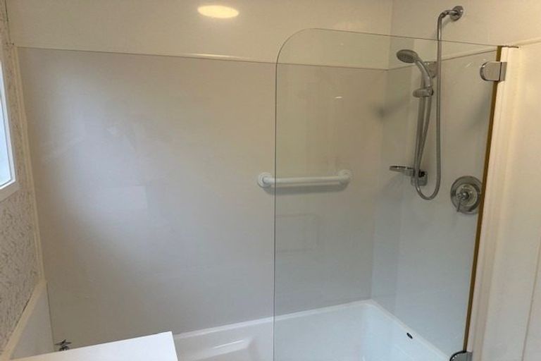 Photo of property in 12 Kororo Street, Northcote, Auckland, 0627