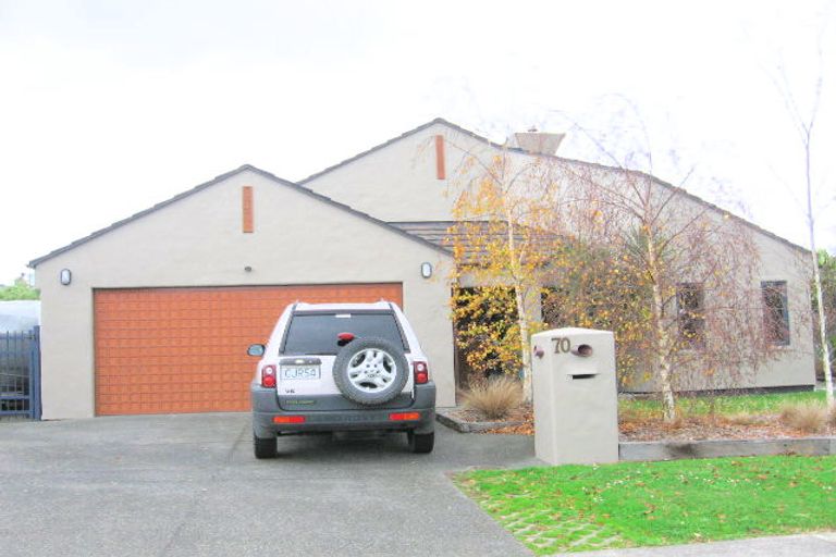 Photo of property in 70 Te Wharau Drive, Greenhithe, Auckland, 0632