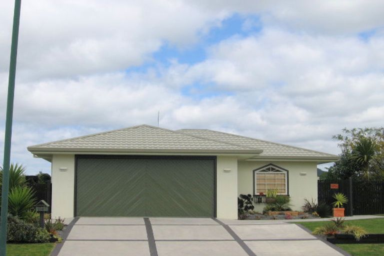 Photo of property in 114 Dalton Drive, Papamoa Beach, Papamoa, 3118