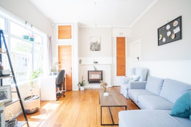 Photo of property in 40 Kingswood Street, Takaro, Palmerston North, 4412